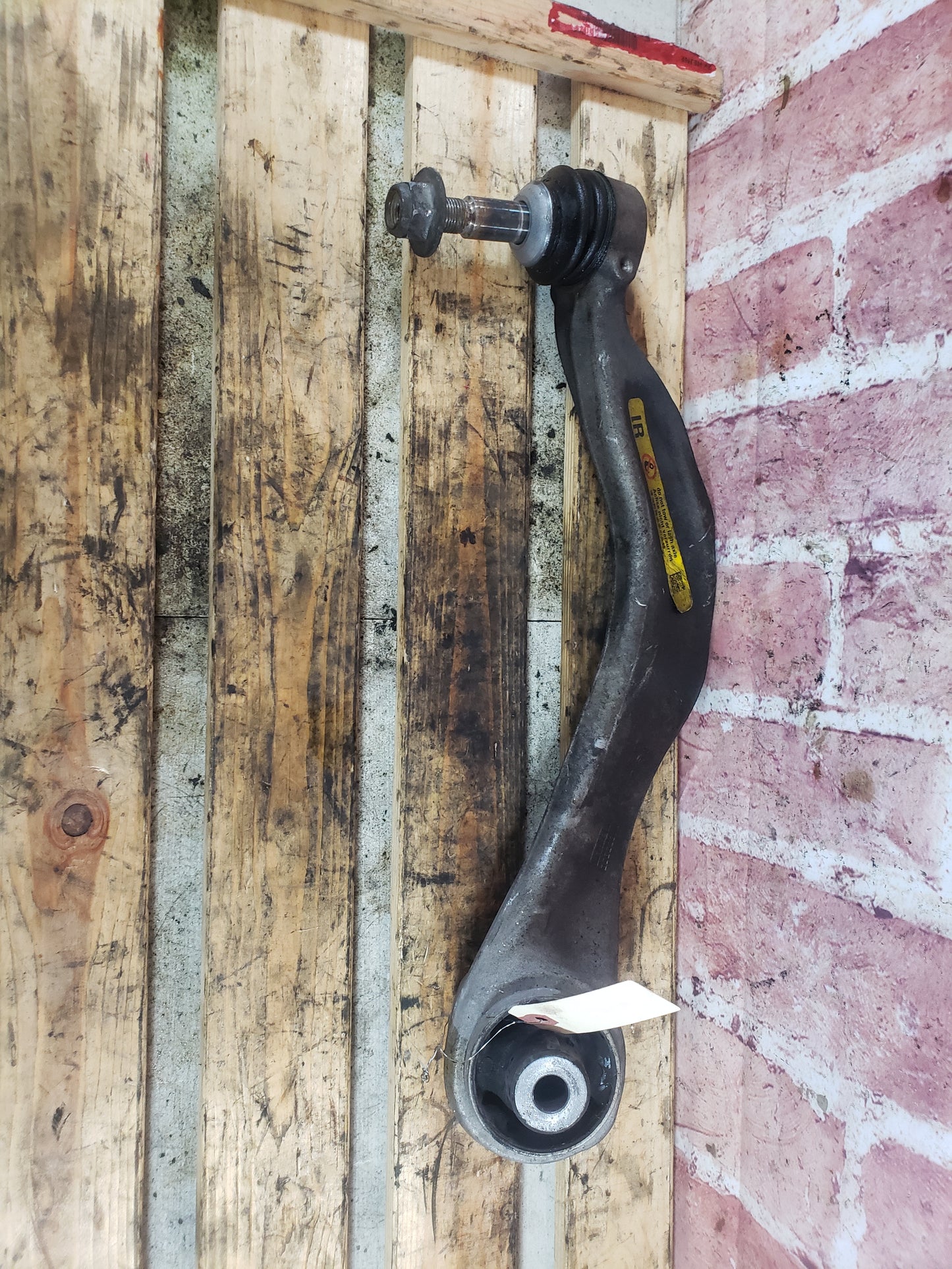 BMW 11-13 F10 RWD FRONT RIGHT SIDE CONTROL ARM SUPPORT Pre LCI