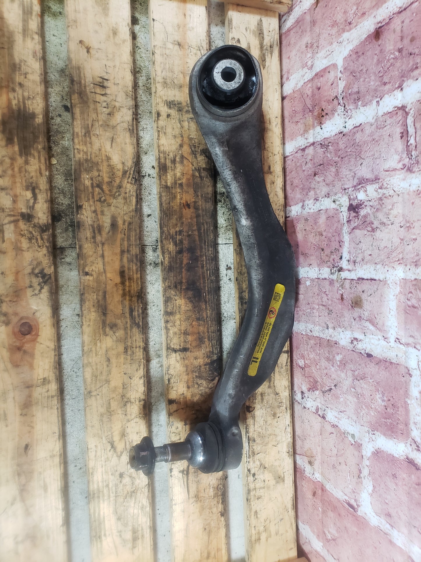 BMW 11-13 F10 front left side control arm support Pre LCI