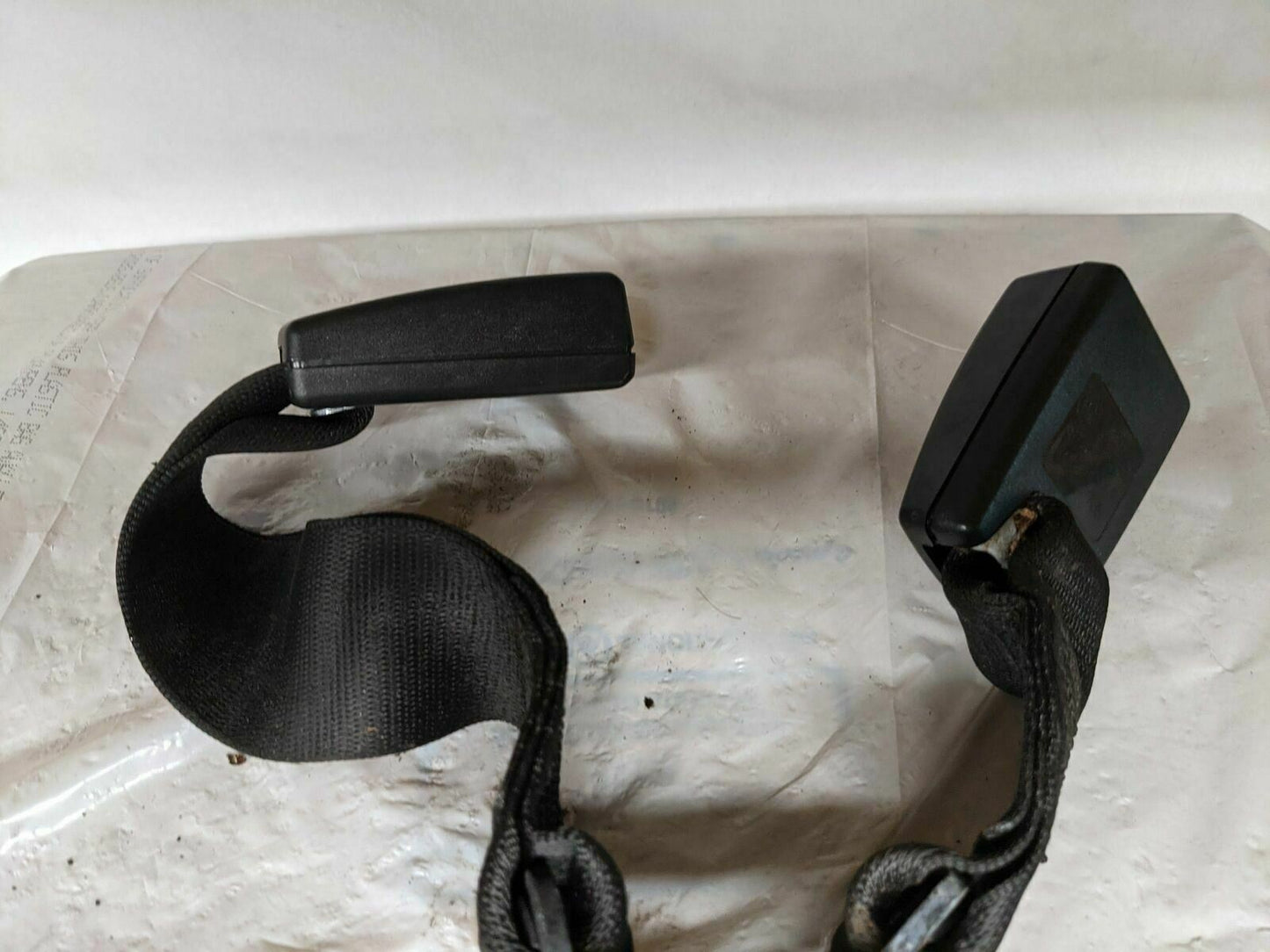 REAR RIGHT AND LEFT LOWER SEAT BELT BUCKLE SET PAIR 2010 BMW 328i 7245663 OEM