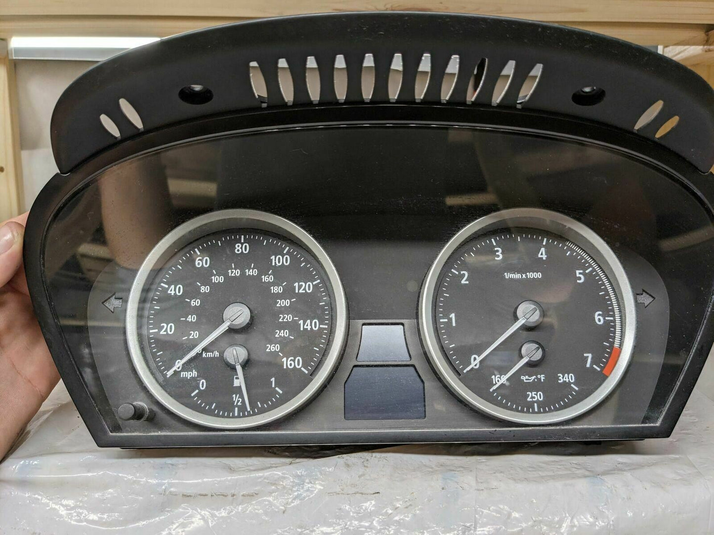 Speedometer Odometer Instrument Cluster Gauge 2006 BMW 650i 6983165 OEM
