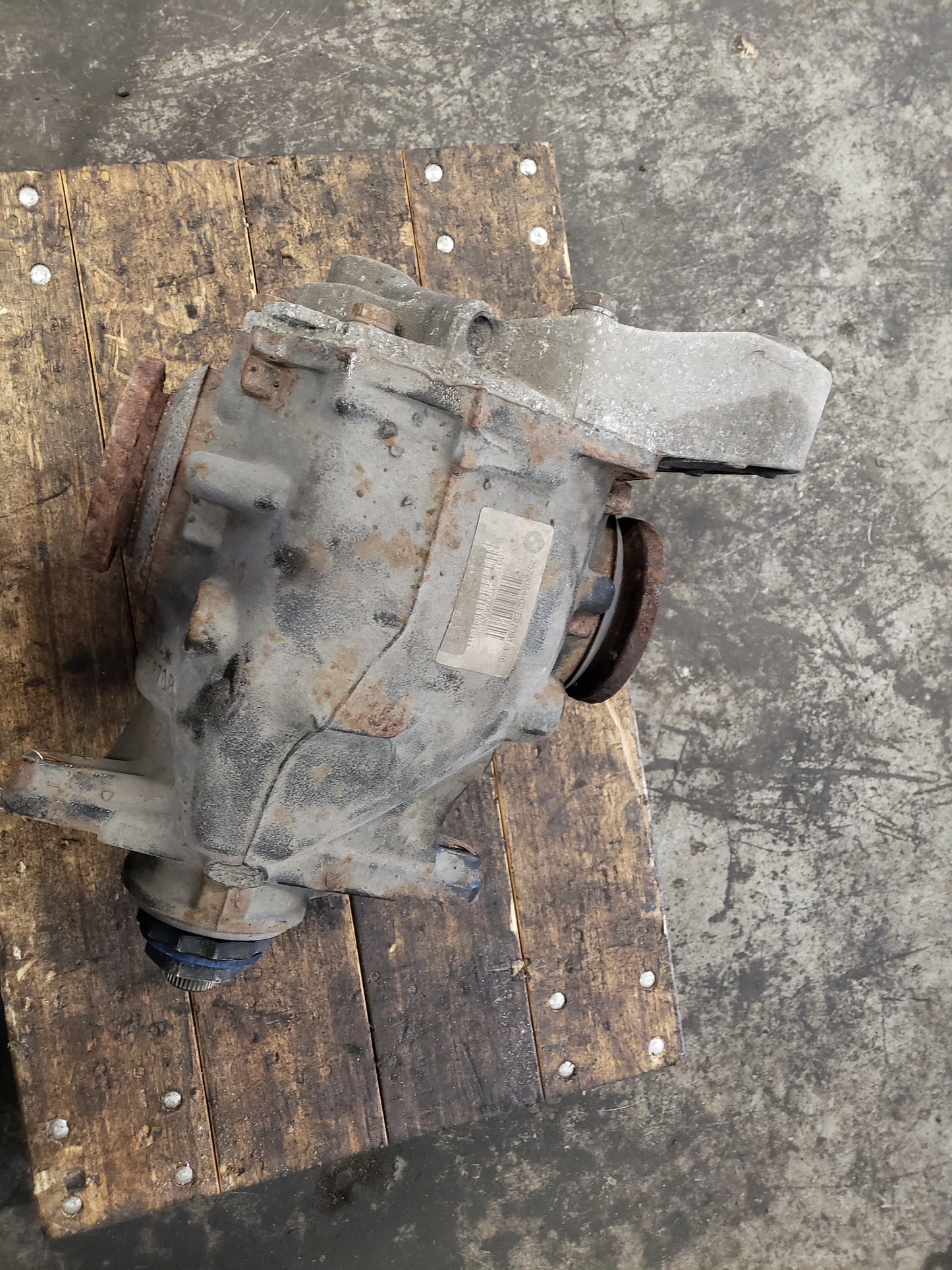 BMW 11-13 E92 REAR AXLE DRIVE DIFFERENTIAL CARRIER LCI